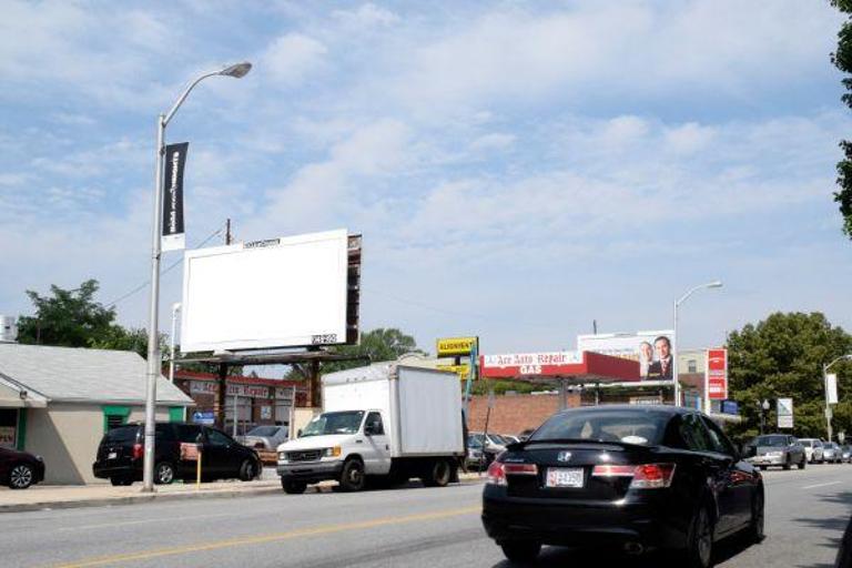 Photo of a billboard in Brooklandvl